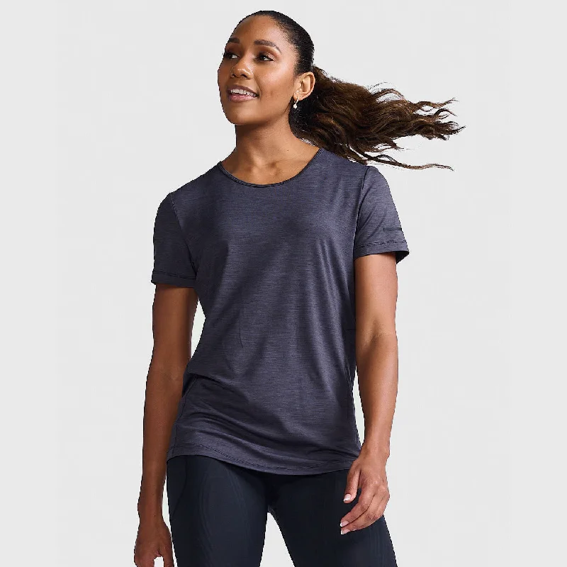 2XU - Women's Motion Tee - India Ink/Black Welt Pockets Slit Pockets